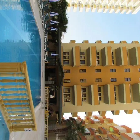 فندق Gold Twins Family