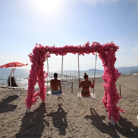 Gold Twins Family فندق 3*