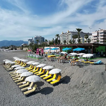 فندق Gold Twins Family