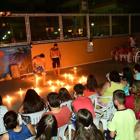 Gold Twins Family فندق