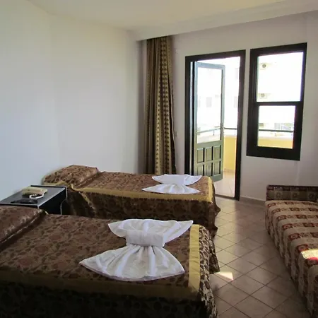 فندق Gold Twins Family 3*