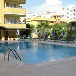 Hotel Gold Twins Family 3*