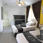 Hotel Gold Twins Family 3*