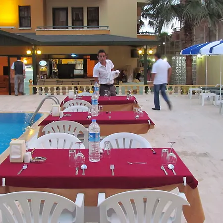 Hotel Gold Twins Family