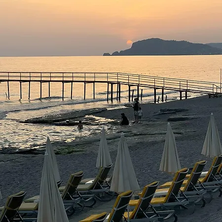 Ξενοδοχείο Gold Twins Family 3*