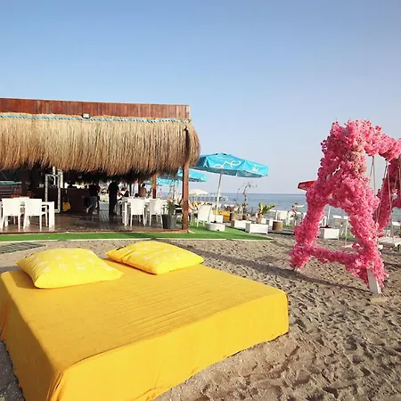 Gold Twins Family 3*