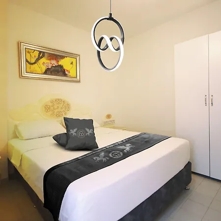 Hotel Gold Twins Family 3*