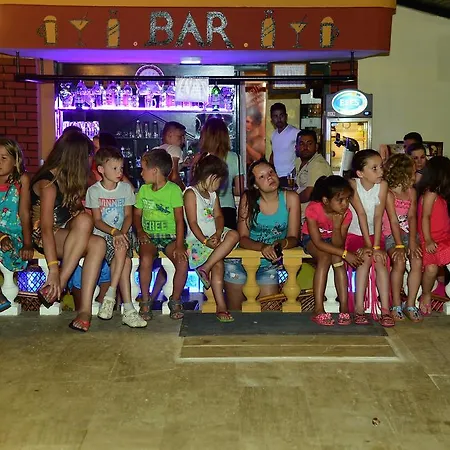 Hotel Gold Twins Family