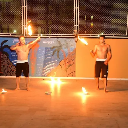 Gold Twins Family Αλάνια