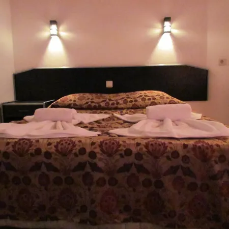 Hotel Gold Twins Family