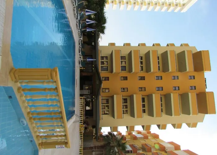 فندق Gold Twins Family