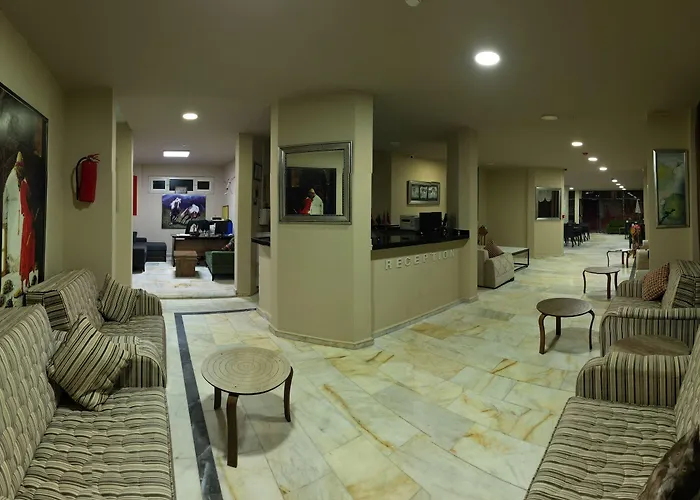 فندق Gold Twins Family