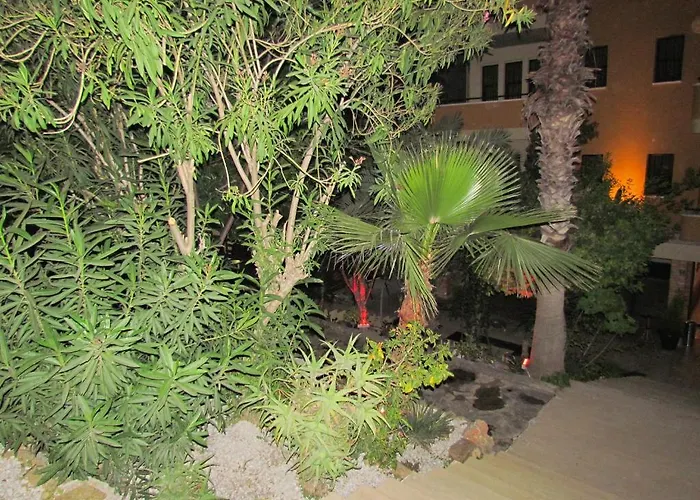 Gold Twins Family فندق