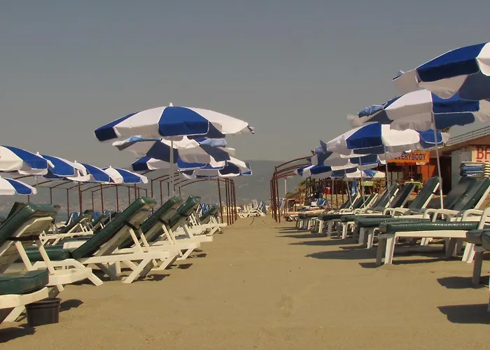 Gold Twins Family فندق