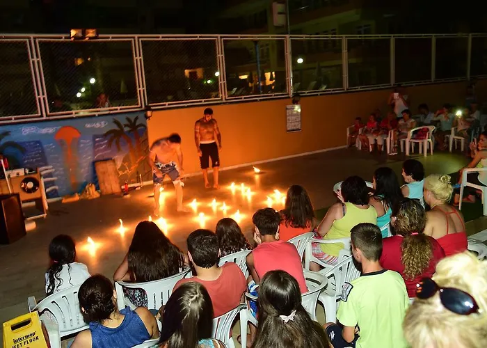 Gold Twins Family فندق