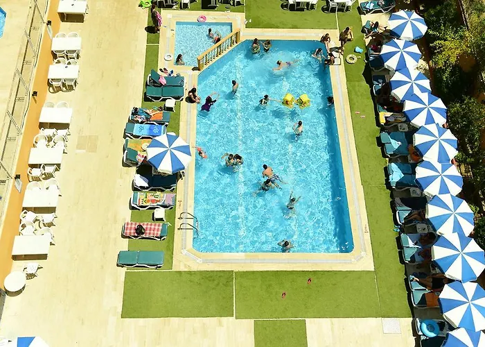 Gold Twins Family فندق 3*