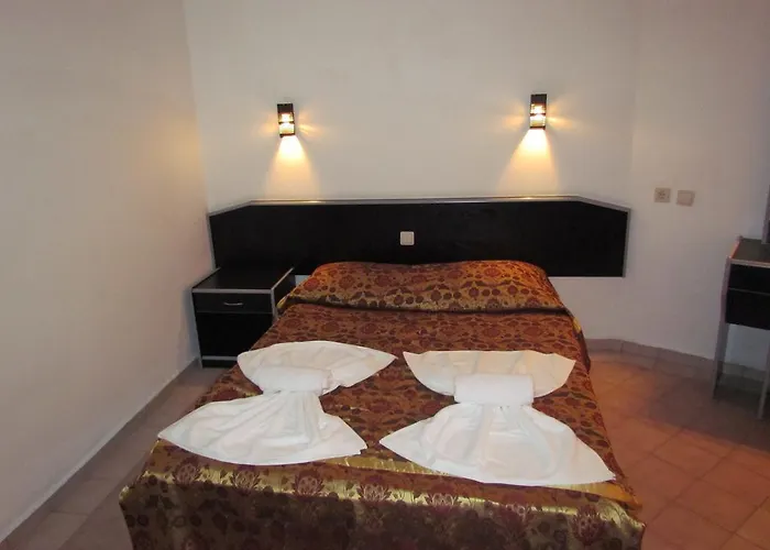 Gold Twins Family فندق