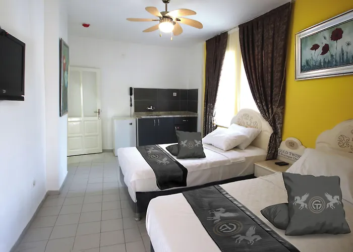 Hotel Gold Twins Family 3*