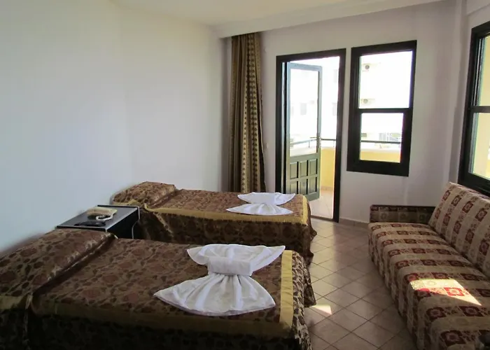 Hotel Gold Twins Family 3*